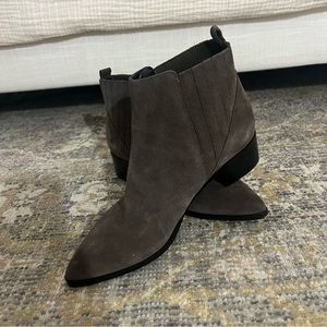 Marc Fisher Booties Women’s 7.5